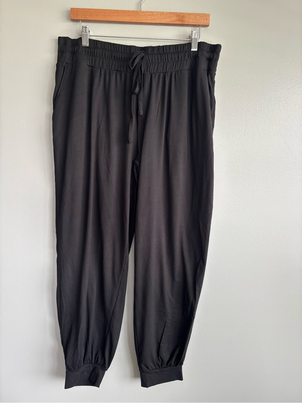 AnyBody Lounge Cozy Knit Joggers Women’s Large Black